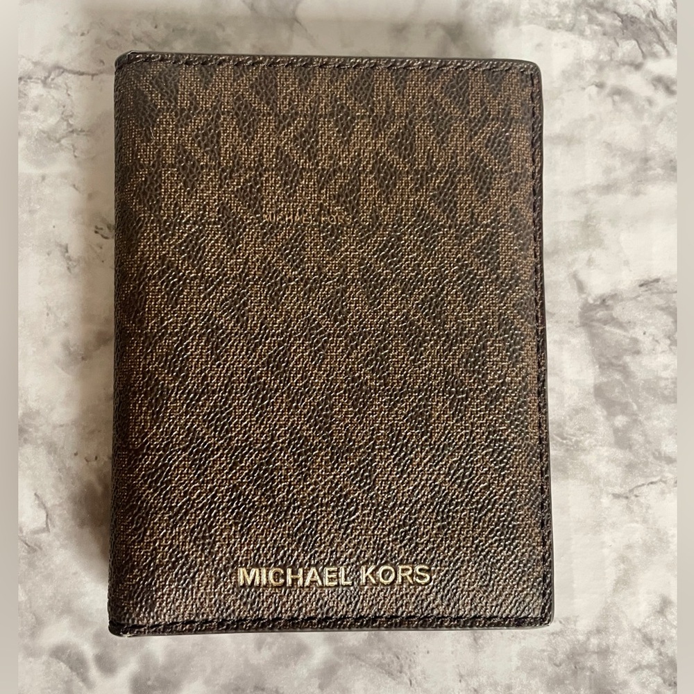 Michael Kors Jet Set Travel Passport Holder Wallet